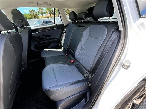 Certified 2026 Volkswagen Tiguan SE w/ Panoramic Sunroof Package FWD image 17