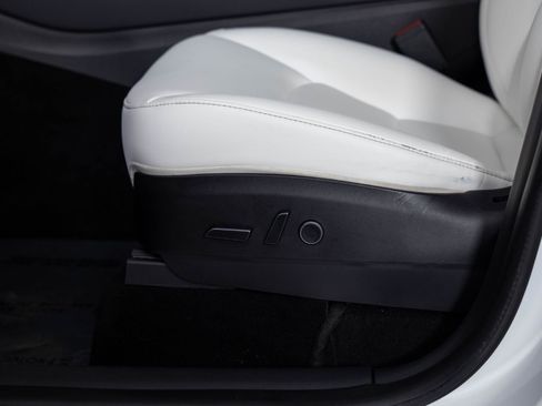 Used 2021 Tesla Model Y Long Range image 17