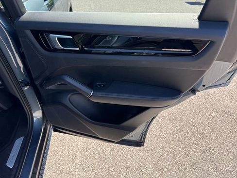 Used 2019 Porsche Cayenne AWD/4WD image 13