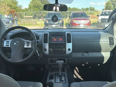 Used 2019 Nissan Frontier SV image 16