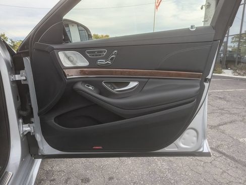 Used 2016 Mercedes-Benz S 550 4MATIC Sedan image 32