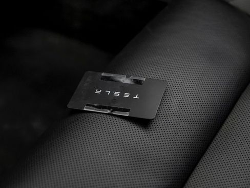 Used 2023 Tesla Model S image 9