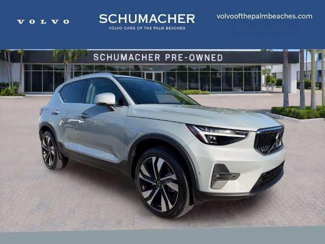 Certified 2025 Volvo XC40 B5 Ultra AWD/4WD image 1