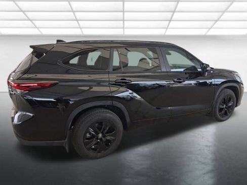 Used 2024 Toyota Highlander XLE image 5