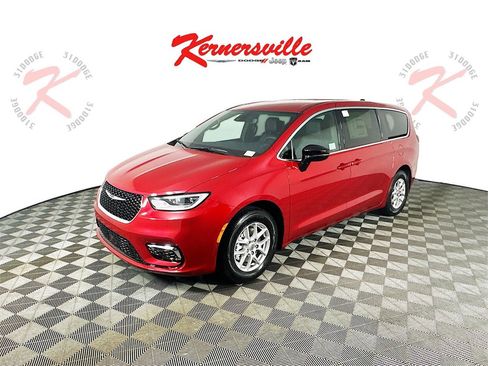 New 2025 Chrysler Pacifica Select w/ Uconnect Theater Family Group image 3
