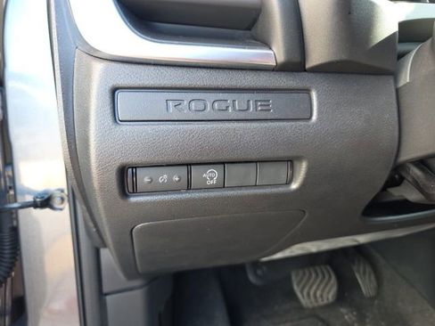 Used 2023 Nissan Rogue S AWD/4WD image 14