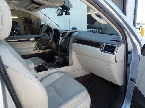 Used 2017 Lexus GX 460 Luxury image 18
