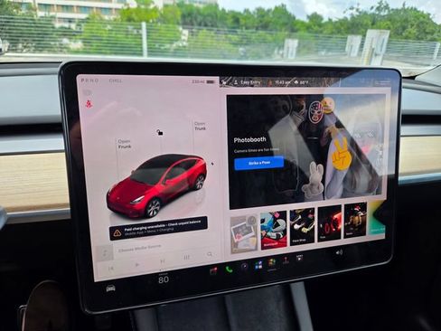 Used 2023 Tesla Model Y Long Range AWD/4WD image 33