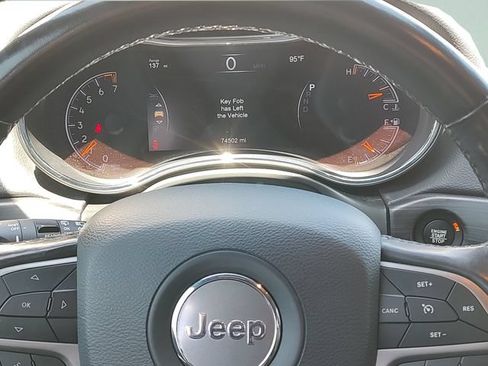 Used 2021 Jeep Grand Cherokee Laredo X AWD/4WD image 12