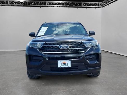 Used 2024 Ford Explorer XLT RWD image 2