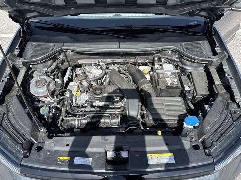 Certified 2025 Volkswagen Taos SE w/ Panoramic Sunroof Package FWD image 21