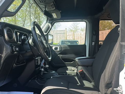 Used 2019 Jeep Wrangler Sport AWD/4WD image 12