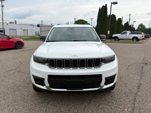 Used 2022 Jeep Grand Cherokee L Limited AWD/4WD image 9