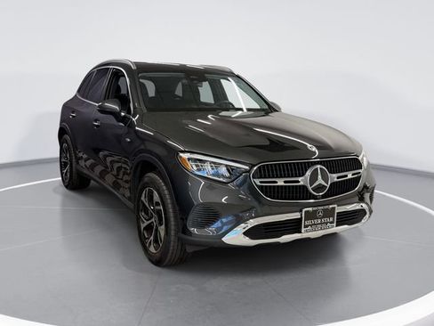 Used 2025 Mercedes-Benz GLC 350e 4MATIC image 3