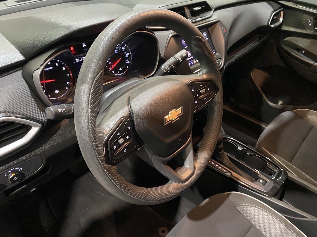Used 2023 Chevrolet TrailBlazer LS FWD image 3