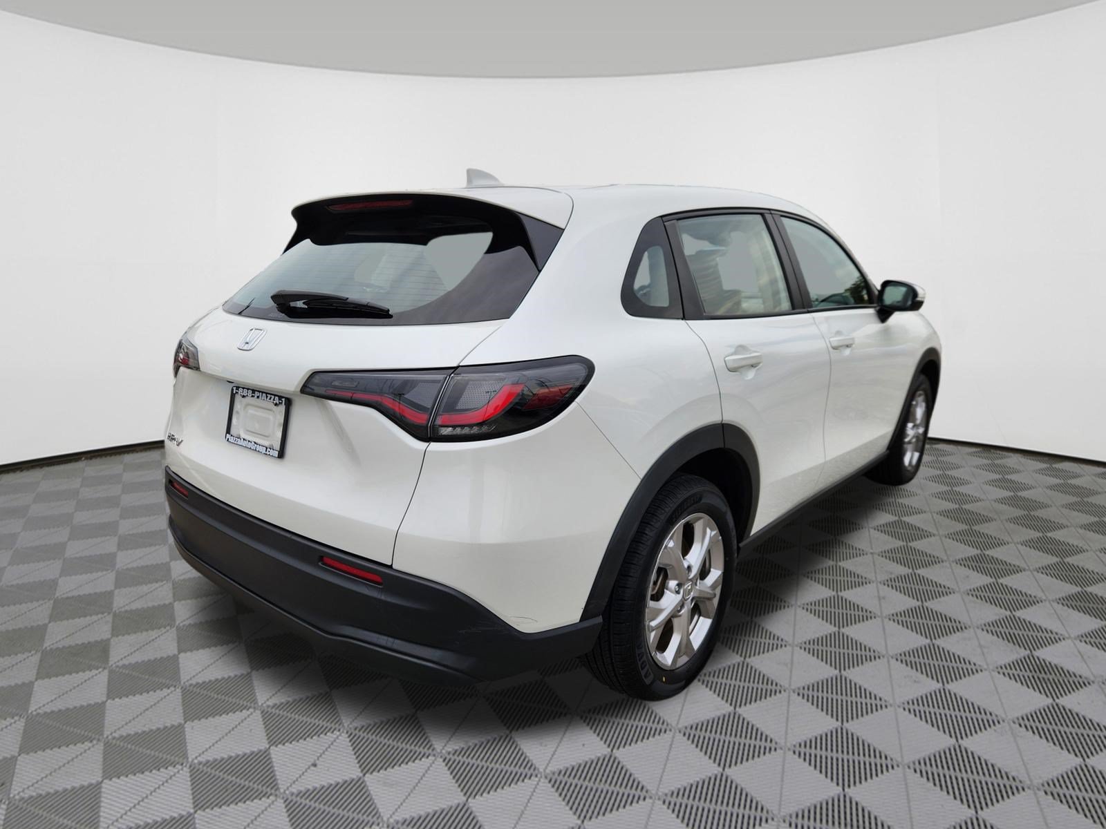 Certified 2024 Honda HR-V LX image 4