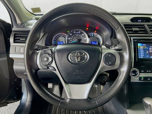 Used 2013 Toyota Camry SE FWD image 12