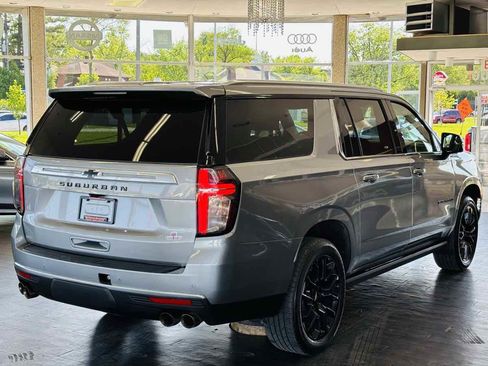 Used 2024 Chevrolet Suburban High Country AWD/4WD image 7