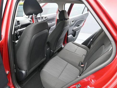 Certified 2025 Hyundai Venue SE image 14