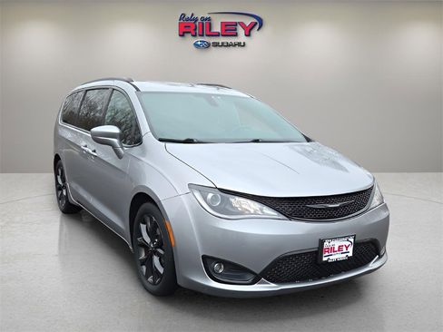 Used 2018 Chrysler Pacifica Touring-L w/ Premium Audio Group image 7