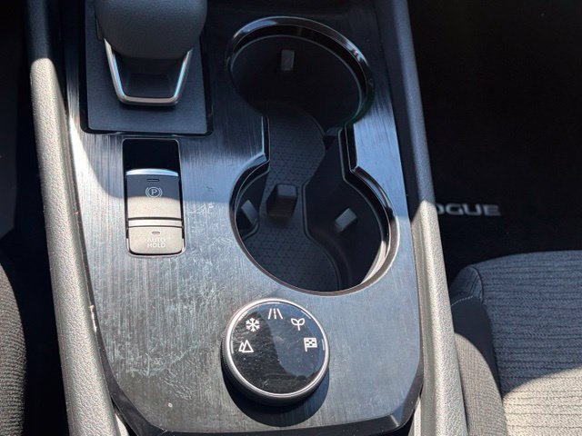 Used 2023 Nissan Rogue SV AWD/4WD image 25