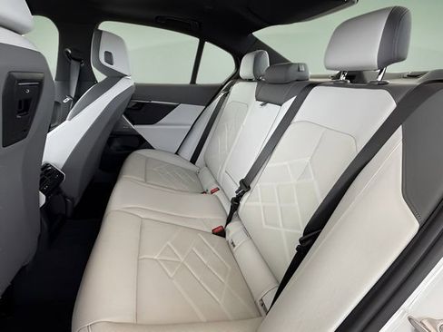 Used 2025 BMW 530i w/ Premium Package image 26