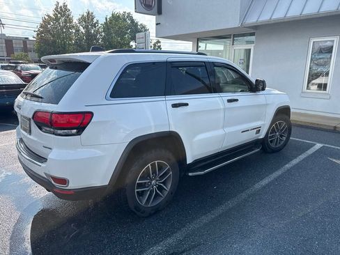 Used 2017 Jeep Grand Cherokee Limited AWD/4WD image 5