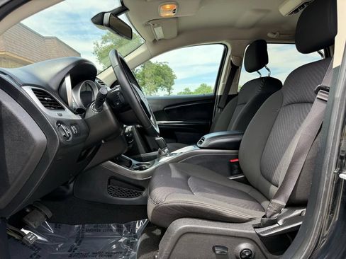 Used 2019 Dodge Journey SE w/ Premium Group FWD image 9