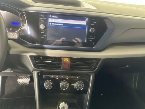 Used 2023 Volkswagen Taos SE w/ Panoramic Sunroof Package image 20