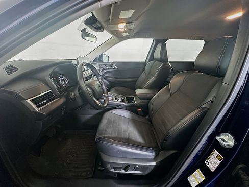 Used 2024 Mitsubishi Outlander SE image 13