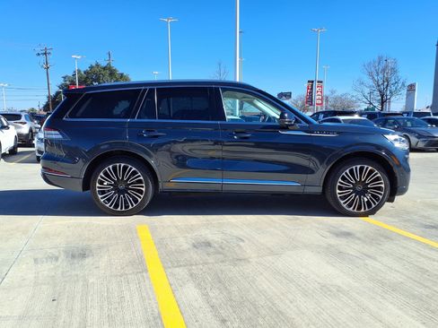 Used 2023 Lincoln Aviator Black Label w/ Class IV Trailer Tow Package image 4