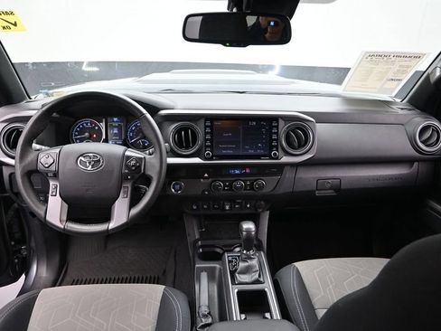Used 2022 Toyota Tacoma TRD Sport w/ Technology Package RWD image 19