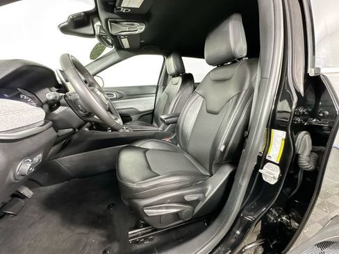 Used 2024 Jeep Compass Latitude AWD/4WD image 16
