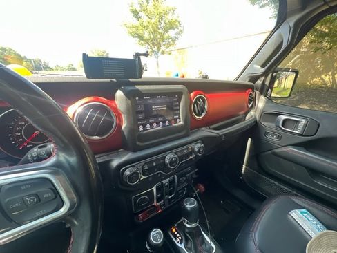 Used 2021 Jeep Wrangler Unlimited Rubicon w/ Cold Weather Group AWD/4WD image 7