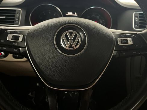 Used 2017 Volkswagen Jetta SE FWD image 59