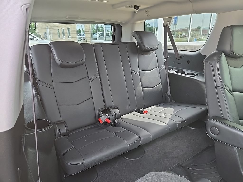 Used 2019 Cadillac Escalade ESV Luxury AWD/4WD image 13
