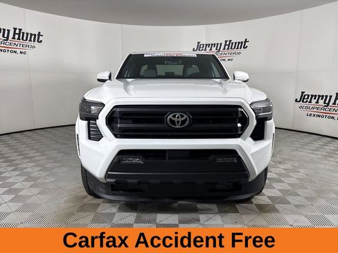 Used 2026 Toyota Tacoma SR5 AWD/4WD image 3