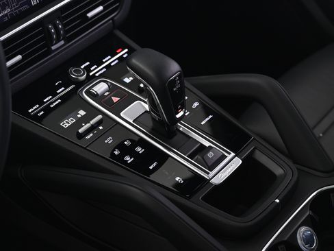 Certified 2023 Porsche Cayenne AWD/4WD image 34