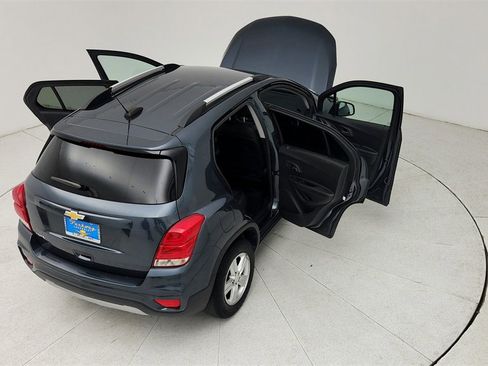 Used 2022 Chevrolet Trax LT w/ LT Convenience Package image 43