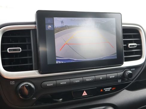 Used 2025 Hyundai Venue SEL FWD image 33
