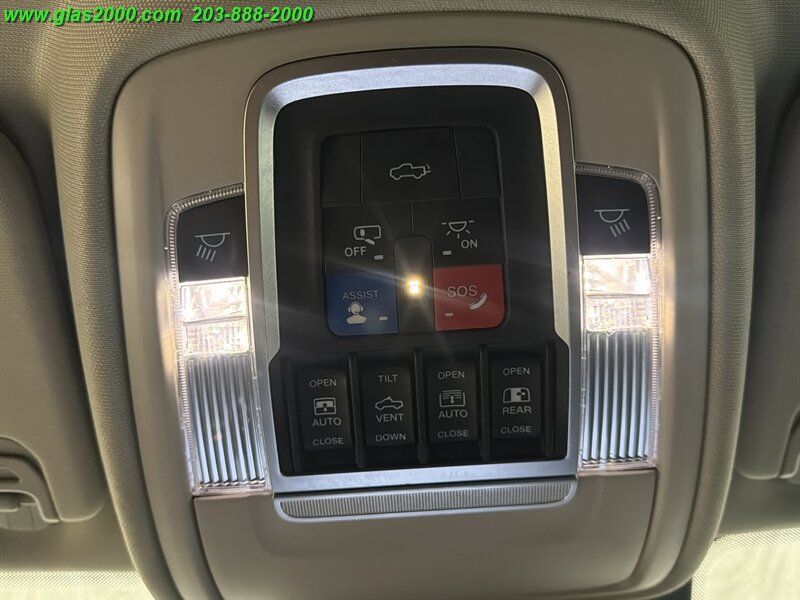Used 2022 RAM 1500 Laramie AWD/4WD image 35