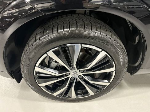 Used 2025 Volvo XC60 B5 Plus image 8
