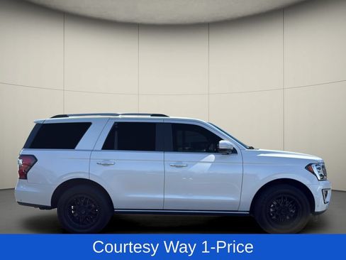 Used 2018 Ford Expedition Limited w/ Equipment Group 301A AWD/4WD image 11