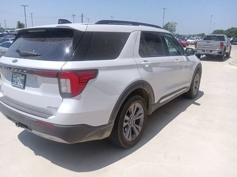 Used 2025 Ford Explorer Active w/ Active Comfort Package AWD/4WD image 3