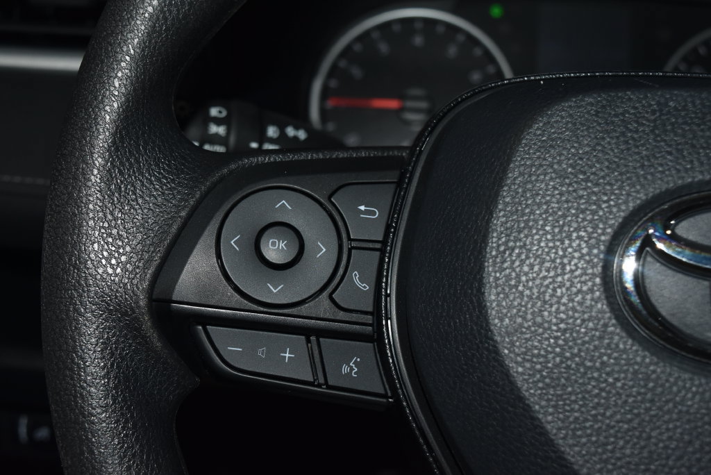 Used 2020 Toyota RAV4 XLE FWD image 7