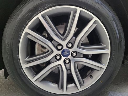 Used 2019 Ford Edge Titanium w/ Equipment Group 301A AWD/4WD image 31