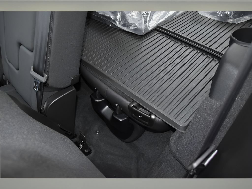 Used 2024 Volvo XC90 T8 Plus w/ Protection Package Premier AWD/4WD image 18