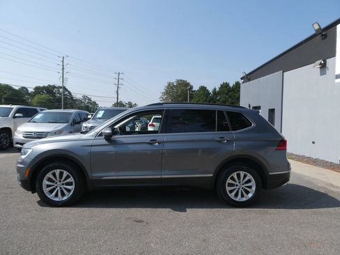 Used 2018 Volkswagen Tiguan SE AWD/4WD image 9