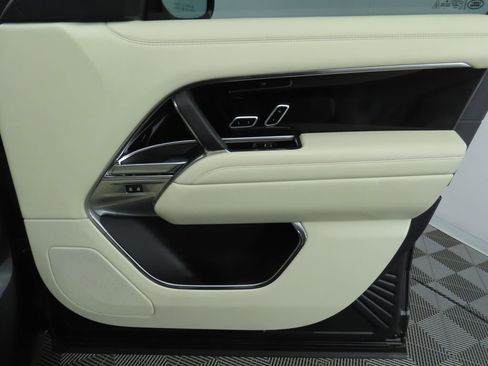 Certified 2023 Land Rover Range Rover SE image 27