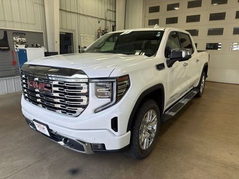 Used 2023 GMC Sierra 1500 Denali w/ Technology Package AWD/4WD image 2